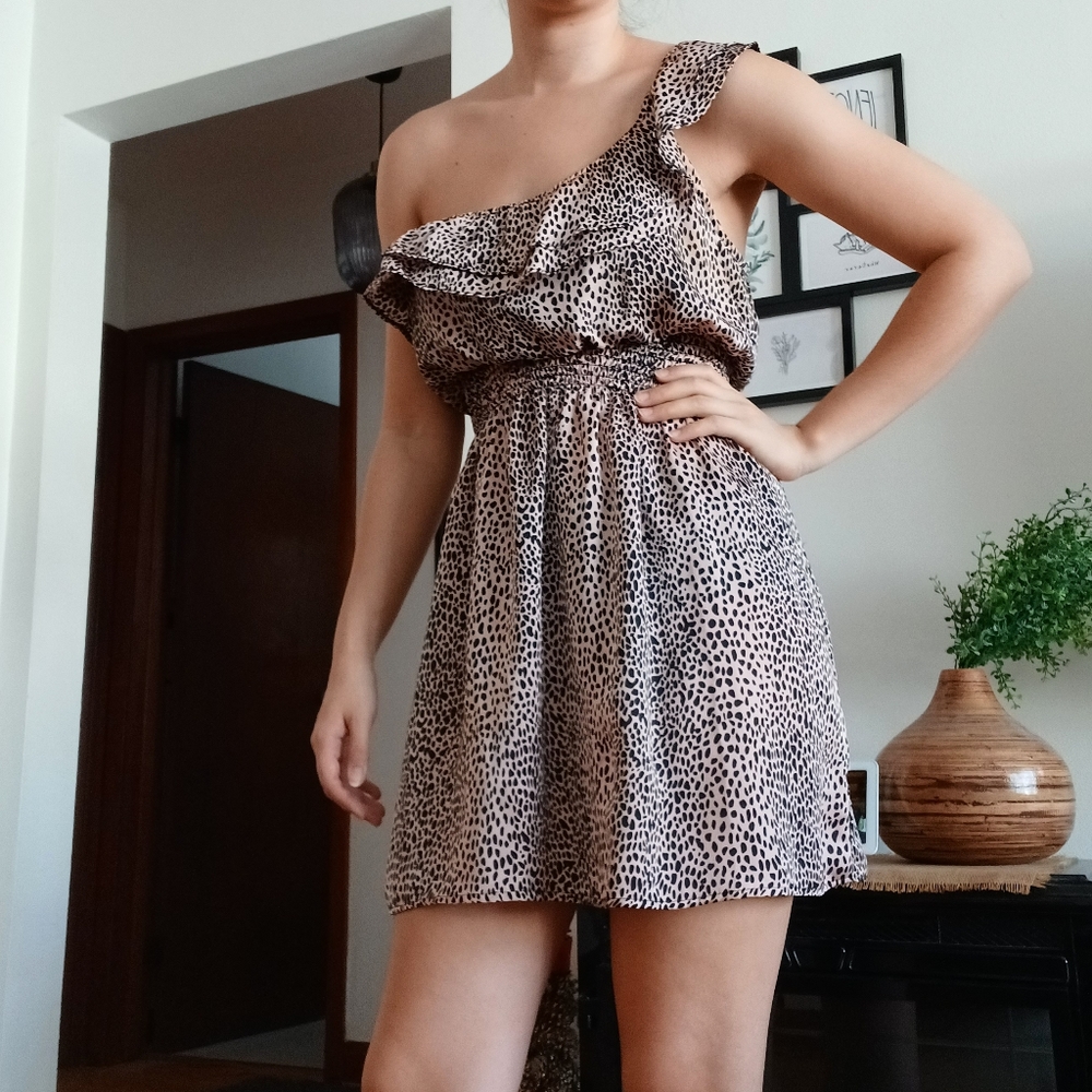 ⚡️SALE⚡️🌱Host Pick🌱Forever 21 Blush and Black One Shoulder Dress